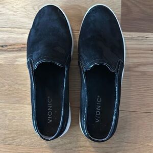 Vionic black suede shoes